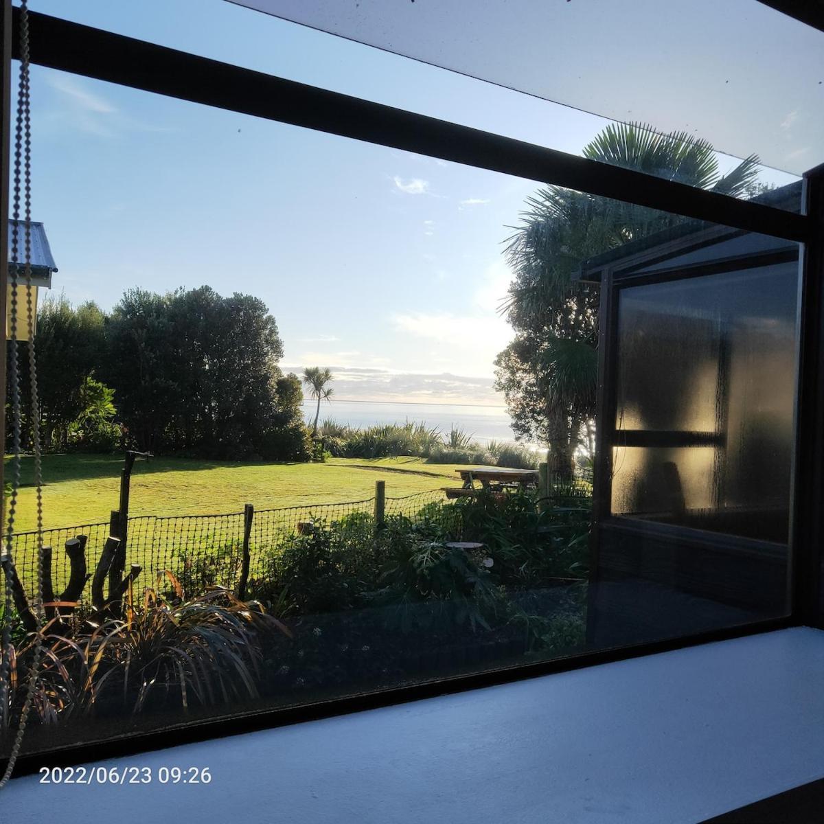 Beachfront Bliss - Your Parapara Seaside Retreat Eksteriør bilde