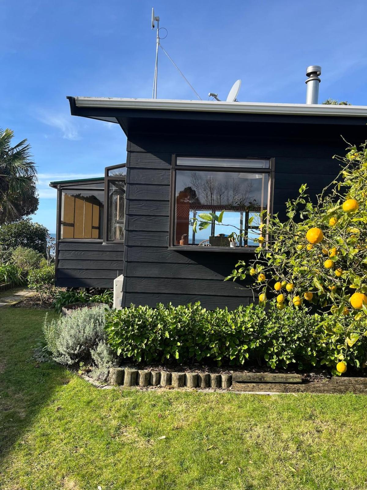 Beachfront Bliss - Your Parapara Seaside Retreat Eksteriør bilde